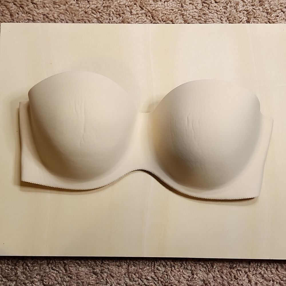 Felina 'Hint of Skin 6202' Underwire Strapless Bra NWOT